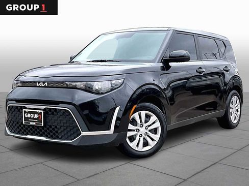 Used 2023 Kia Soul LX image 1