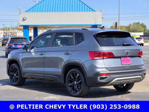 Used 2023 Volkswagen Taos SE w/ Black Wheel Package image 4