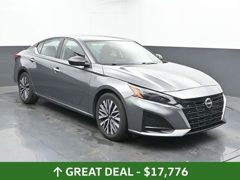 Used 2024 Nissan Altima 2.5 SV image 4
