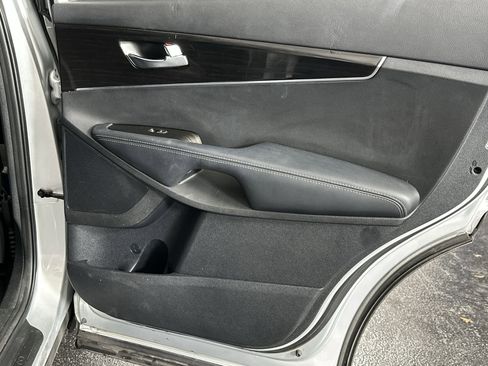 Used 2019 Kia Sorento L image 36