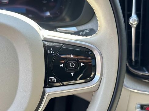 Used 2022 Volvo XC60 B5 Inscription w/ Advanced Package FWD image 29