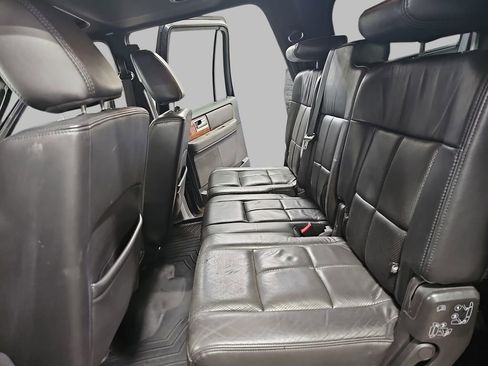 Used 2011 Lincoln Navigator L 4WD image 19