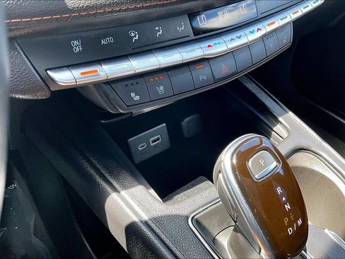 Used 2022 Cadillac XT4 Premium Luxury AWD/4WD image 16