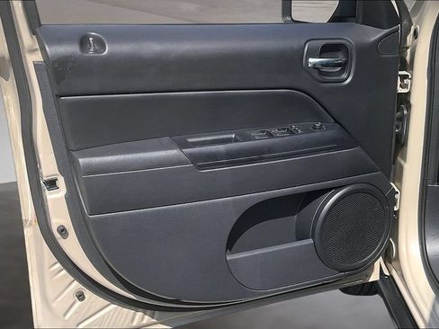 Used 2016 Jeep Patriot Sport w/ Power Value Group FWD image 18