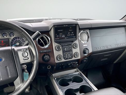 Used 2016 Ford F250 Lariat w/ Lariat Ultimate Package AWD/4WD image 9