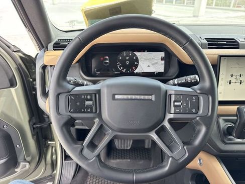 Used 2025 Land Rover Defender 90 S image 14