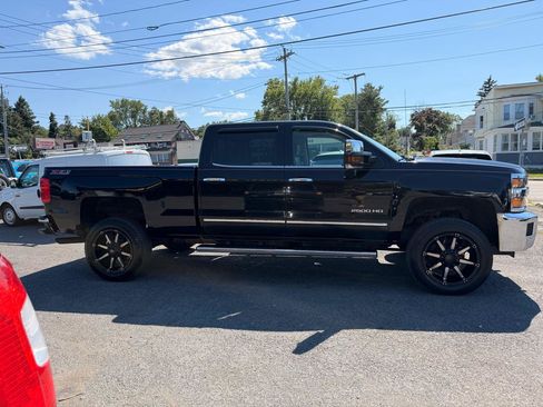 Used 2015 Chevrolet Silverado 2500 LTZ w/ LTZ Plus Package AWD/4WD image 4