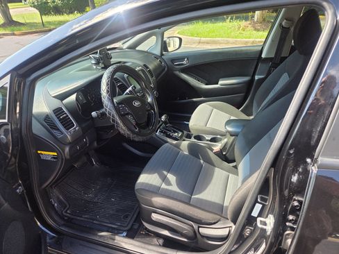 Used 2017 Kia Forte S FWD image 5
