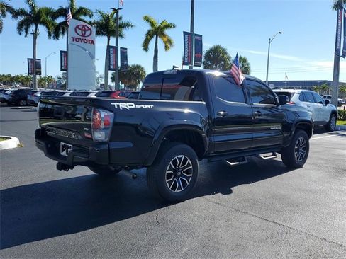 Used 2022 Toyota Tacoma TRD Sport w/ Technology Package image 11