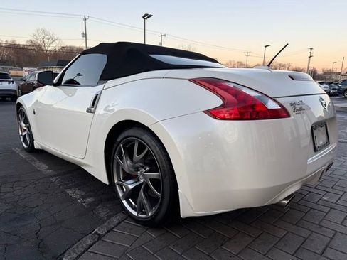 Used 2017 Nissan 370Z Touring Sport image 8