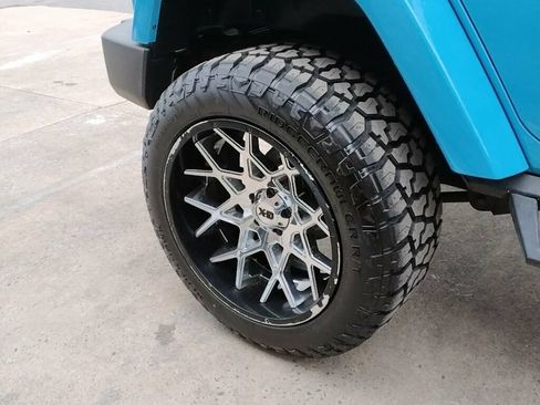 Used 2018 Jeep Wrangler Unlimited Sahara AWD/4WD image 23
