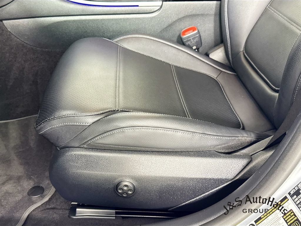 Used 2022 Mercedes-Benz C 300 Sedan w/ Exclusive Trim Package image 25