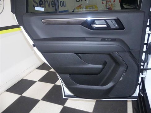 Used 2025 Chevrolet Tahoe LT AWD/4WD image 31