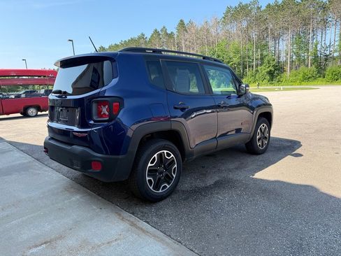 Used 2017 Jeep Renegade Trailhawk w/ Premium Trailhawk Package image 4