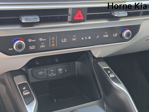 New 2025 Kia Sorento S image 20