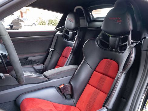 Certified 2025 Porsche 718 Boxster Spyder RS RWD image 5
