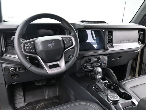 New 2025 Ford Bronco Badlands image 11