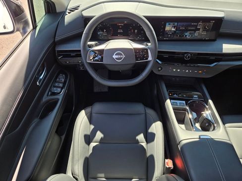 Used 2025 Nissan Murano SV image 14