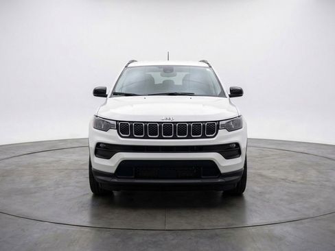 Used 2025 Jeep Compass Limited AWD/4WD image 2