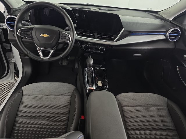 Certified 2025 Chevrolet Trax LT w/ LT Convenience Package FWD image 20