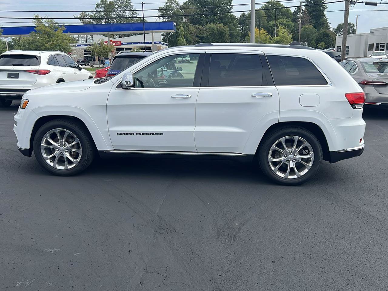 Used 2020 Jeep Grand Cherokee Summit AWD/4WD image 8