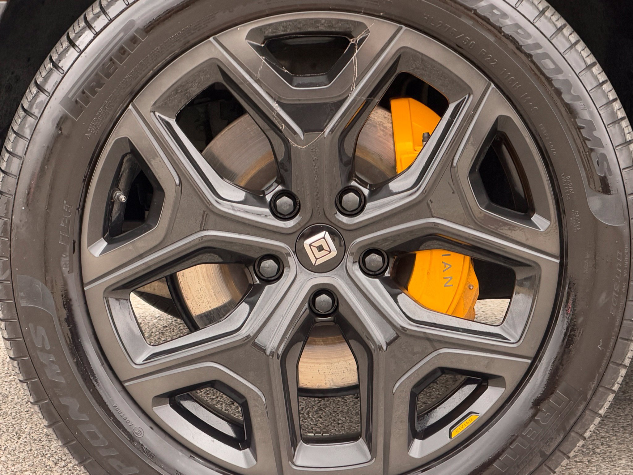 Used 2025 Rivian R1S Premium Dual AWD/4WD image 16