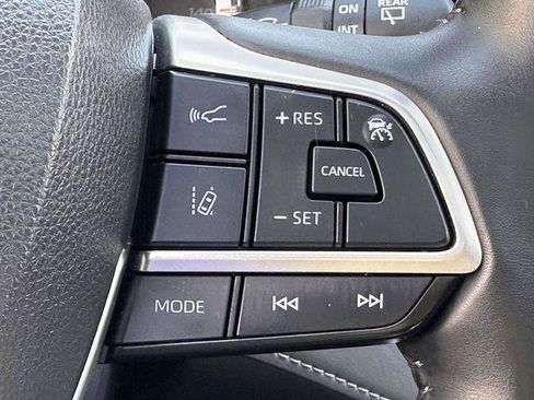 Used 2022 Toyota Highlander XLE AWD/4WD image 24