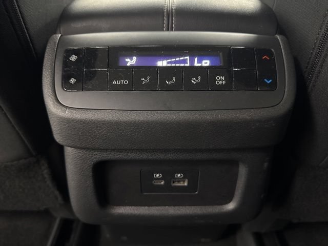 Used 2025 Nissan Pathfinder SV FWD image 23
