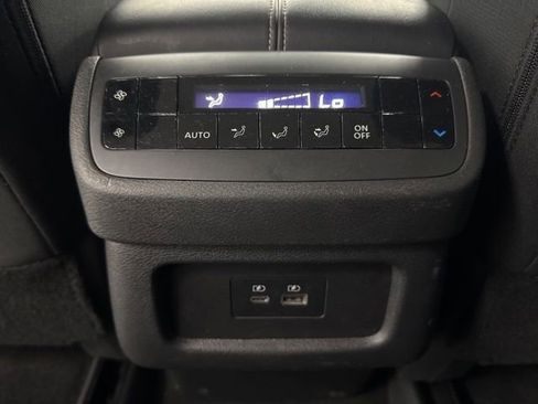 Used 2025 Nissan Pathfinder SV FWD image 23