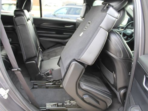 Used 2024 Jeep Grand Cherokee L Altitude image 20