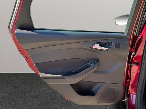 Used 2017 Ford Focus Titanium image 34