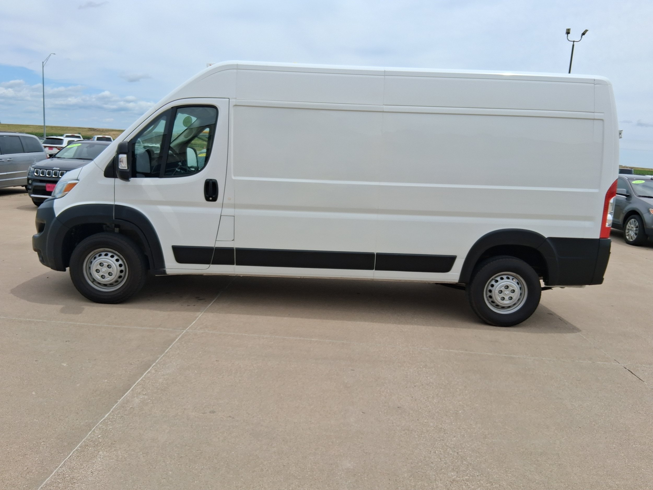 Used 2025 RAM ProMaster 2500 w/ Convenience Group FWD image 5