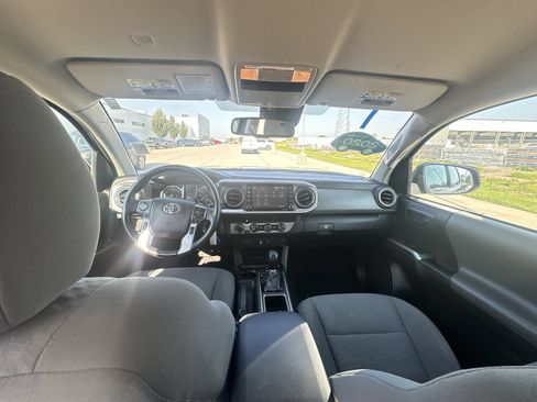 Used 2020 Toyota Tacoma SR5 AWD/4WD image 21