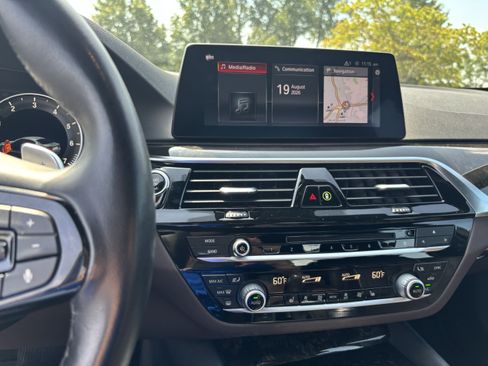 Used 2019 BMW 530i xDrive w/ Convenience Package AWD/4WD image 18