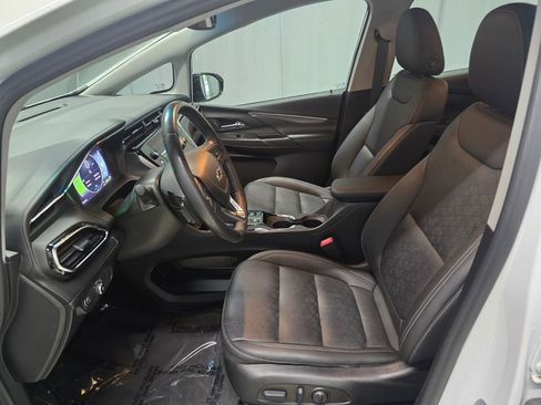 Used 2023 Chevrolet Bolt LT w/ Infotainment Package FWD image 16