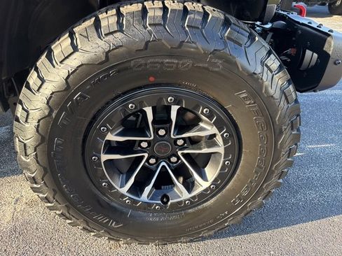 New 2025 Jeep Wrangler Unlimited Rubicon image 12