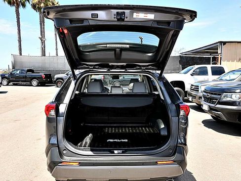 Used 2019 Toyota RAV4 Limited w/ Advanced Technology Package FWD image 8