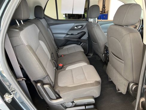 Used 2021 Chevrolet Traverse LT image 43