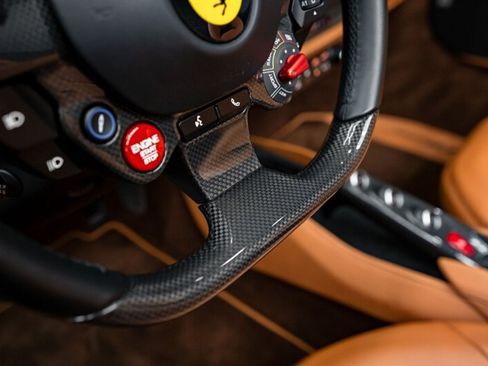 Used 2021 Ferrari F8 Tributo RWD image 28