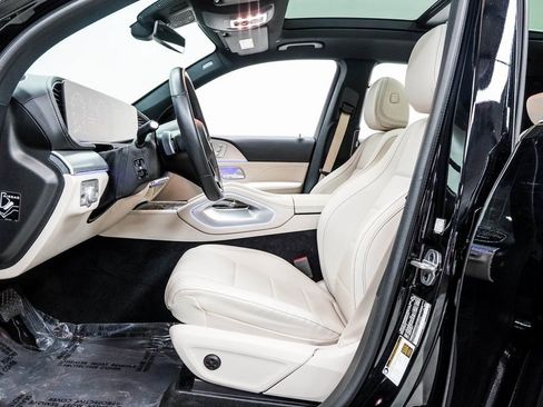 Used 2025 Mercedes-Benz GLS 450 4MATIC image 39