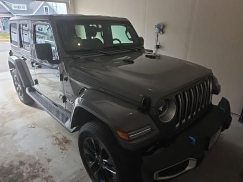 Used 2023 Jeep Wrangler Unlimited Sahara w/ Cold Weather Group image 18