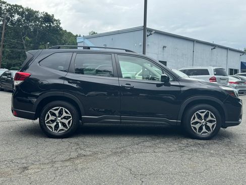 Used 2020 Subaru Forester Premium AWD/4WD image 6