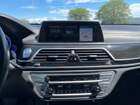 Used 2018 BMW 750i xDrive AWD/4WD image 40