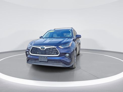 Used 2022 Toyota Highlander XLE image 4