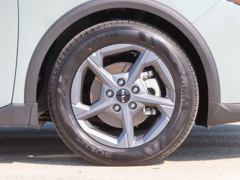 Certified 2025 Kia K4 LXS image 12