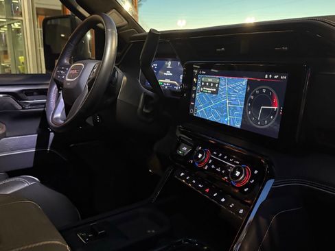 Used 2024 GMC Sierra 2500 AT4X image 18