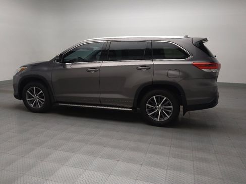 Used 2017 Toyota Highlander XLE image 3