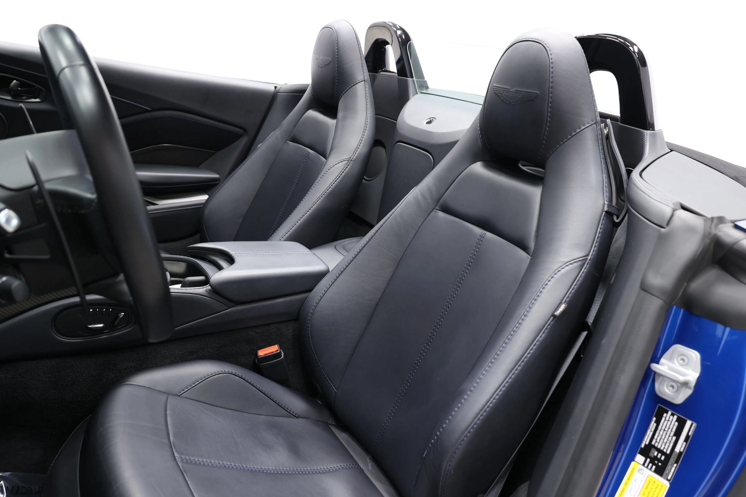 Used 2023 Aston Martin V8 Vantage Roadster RWD image 3