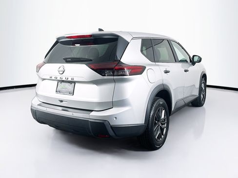 Used 2024 Nissan Rogue S FWD image 9