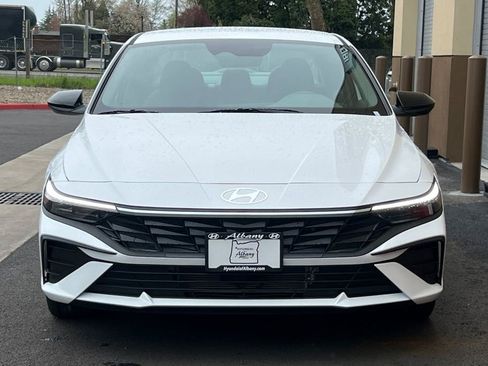 New 2025 Hyundai Elantra SEL image 3